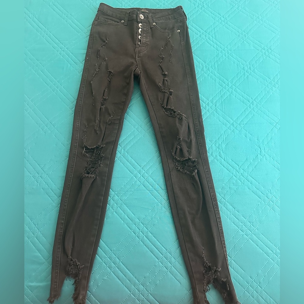 🔥 Black Distressed Skinny Jeans 🔥